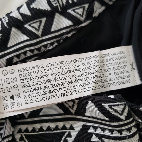 Tribal Pattern Shorts XS - Picture 6 of 6